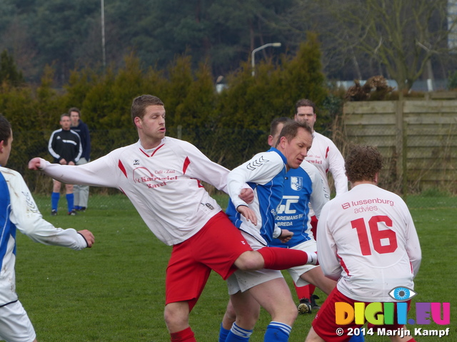 FZ001666 Pepijn voetballen